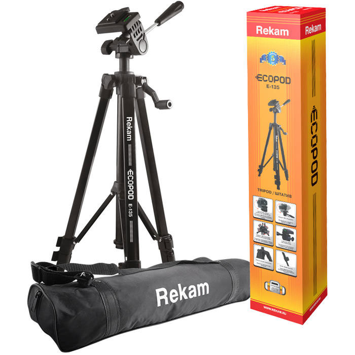 Rekam ECOPOD E-135 штативE-135 Rekam ECOPOD E-135 штативE-135Rekam ECOPOD E-135 – прочный, 3-секционный штатив с облегченной конструкцией из серии ECOPOD. 3- секционная конструкция штатива обладает хорошей устойчивостью, и выдерживает большую нагрузку, чем штативы с 4 секциями. Поперечные перекладины между опорами и центральной штангой помогают быстро установить штатив в ровном положении и увеличивают его устойчивость. Высота ног фиксируются при помощи удобных клипсовых зажимов. Опоры имеют специальные резиновые накладки, позволяющие избежать скольжения. Реечный микролифт с фиксатором и ручкой позволяет осуществлять плавную регулировку высоты штатива. Механизм «головы» обеспечивает плавный ход, высокую степень свободы и возможность поворачивать камеру в вертикальное положение. Управление и фиксация головы осуществляется при помощи ручки. Жидкостный уровень, расположенный на верхней площадке «головы», помогает правильно установить горизонт. Быстросъемная площадка дает возможность оперативно устанавливать и снимать...