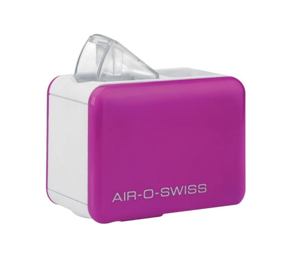 Boneco Air-O-Swiss U7146, Purple увлажнитель воздухаU7146 Purple Boneco Air-O-Swiss U7146, Purple увлажнитель воздухаU7146 PurpleКомфорт, который «всегда с собой» Прибор работает по принципу ультразвукового увлажнения воздуха. Вода, попадая в камеру парообразования, под воздействием ультразвука расщепляется на мельчайшие брызги. Микроскопические капли образуют своеобразное облако пара, вентилятор малой мощности прогоняет наружный воздух, подавая пар в помещение, который затем равномерно по нему распространяется. Максимальное удобство эксплуатации Уникальность модели AOS U7146 - в том, что в качестве емкости для воды выступает стандартная пластиковая бутылка объемом не более 500 мл, что значительно облегчает вес и размеры прибора, а в целом - его конструкцию, что позволяет перевозить его на любые расстояния. Кроме того, такое новшество облегчает и подбор воды для увлажнения – Вы можете использовать любую очищенную воду. Для устойчивости прибора предусмотрены специальные складные ножки, которые обеспечивают хорошую устойчивость и безопасность при эксплуатации. AOS U7146 — портативный...