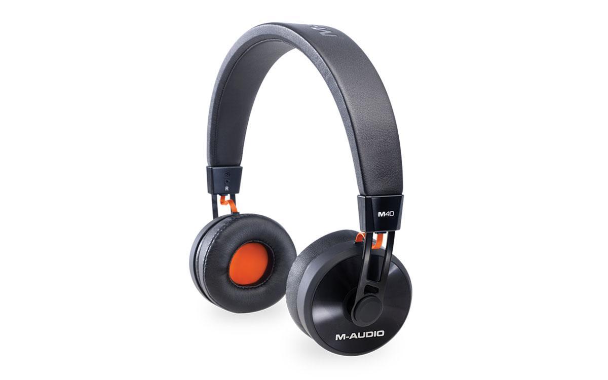 M-Audio M40 мониторные наушникиMCI53082 M-Audio M40 мониторные наушникиMCI53082Мониторные наушники M-AUDIO M40 предназначены для работы в студии. Они станут отличным решением как для диджеев, так и для обычных музыкантов. Наушники дают детализированный звук при воспроизведении музыки любых жанровЗакрытые M-AUDIO M40 имеют 40-миллиметровые динамики, которые обеспечивают звучание в широком диапазоне частот. Данная модель имеет легкую конструкцию, регулируемое оголовье и амбушюры из искусственной кожи. Наушники комплектуются съемным кабелем