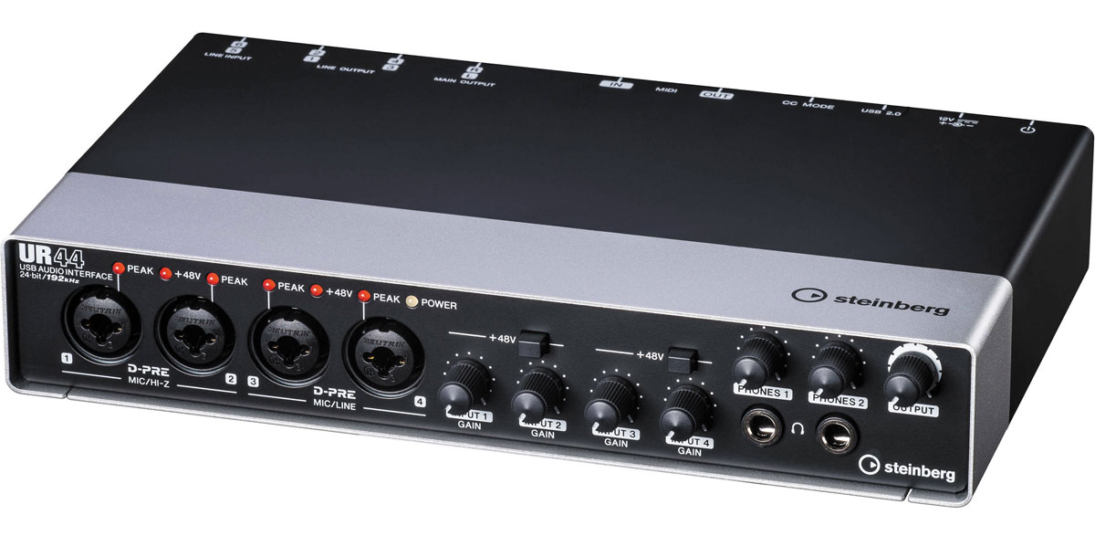 Steinberg UR44, Black аудио интерфейсUR44 Steinberg UR44, Black аудио интерфейсUR44Steinberg UR44 - это USB-аудиоинтерфейс, который представляет собой компактную продакшн-студию, поддерживающую звук с разрешением до 192 кГц/24 бит. Устройство оснащено MIDI входом и выходом, микрофонными предусилителями D-PRE (Class-A) и СC-режимом для iPad.С помощью данной модели возможен мониторинг на базе DSP с реверберацией REV-X и канальной линейкой Sweet Spot Morphing Channel Strip без задержек. Получение поддержки Cubase осуществляется через приложение dspMixFx.4 комбовхода Neutrik заряжены микрофонными предусилителями D-PRE, которые поддерживают фантомное питание. Помимо этого, на задней панели расположены 4 симметричных линейных выхода и 2 мастер-выхода, а также переключатель CC-режима.Поддержка режимов до 24-бит/192 кГц2 отдельные шины наушников с выходами4 линейных выхода (симметричные TRS), 2 мастер-выхода L/R (симметричные TRS)4 аналоговых XLR/TRS комбовхода, 2 линейных входа TRS 4 микрофонных предусилителя D-PRE (Class-A)Поддержка фантомного питания +48 В Прочный цельнометаллический корпус MIDI вход и выходМониторинг на базе DSPРежим CC для соединения с iPad (2 или новее) при помощи Apple iPad Camera Connection Kit Системные требования:Двухъядерный процессор Intel или AMDОЗУ: 2 ГБМесто на диске: 4 ГБРазрешение экрана: 1280 x 800ОС: WindowsXP/Vista/7/8/8.1; Mac OS X 10.7/10.8/10.9/10.10; iOS 6 или вышеДля установки и активации ПО Cubase AI требуется интернет-соединение