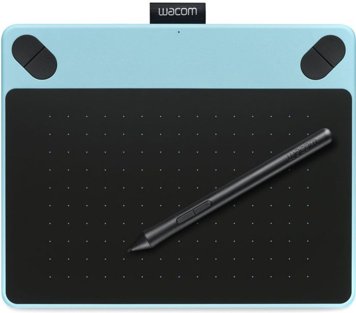 Wacom Intuos Comic PT S, Blue графический планшет (CTH-490CB-N)4949268619486 Wacom Intuos Comic PT S, Blue графический планшет (CTH-490CB-N)4949268619486Хотите, чтобы ваши персонажи были как живые? Intuos Comic окажет вам в этом идеальную помощь. Создавайте скетчи или рисуйте чернилами кадры комиксов с легким в использовании графическим планшетом. Усовершенствуйте свою работу с цифровым редактированием и эффектами или создайте макет для страницы или книги. Intuos Comic сочетает свободу чернильного штриха и цифровое удобство. В Intuos Comic есть все необходимое для создания собственных комиксов или манги. Чувствительное к нажатию перо Intuos обеспечивает необходимый уровень точности для рисования набросков, обводки и раскраски персонажей. Поместите любимых героев и персонажей в свою собственную историю. Наконечник пера чувствителен к 1024 уровням нажима Максимальная высота считывания пера: 16 мм Поддерживает технологию multitouch жестов для прокрутки, масштабирования, вращения и т.п. Эргономичное перо без батареек с двумя кнопками Имитирующая бумагу поверхность планшета с...