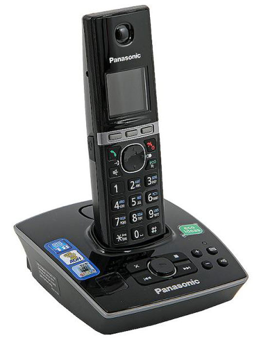Panasonic KX-TG8061 RUB DECT телефонKX-TG8061 RUB Panasonic KX-TG8061 RUB DECT телефонKX-TG8061 RUBУникальность радиотелефону Panasonic KX-TG8061 придает функция резервного питания. Обычные DECT телефоны не работают при отключении электричества, а у Panasonic KX-TG8061 заряд аккумуляторов трубки сможет обеспечить временную работу базового блока. В радиотелефоне Panasonic KX-TG8061 сочетаются современный дизайн и множество разнообразных функций. Ключевым преимуществом DECT телефона Panasonic KX-TG8061 стала функция резервного питания базового блока от трубки (при отключении электроэнергии) и цветной TFT-дисплей. Радиотелефон Panasonic KX-TG8061RU выполнен в классическом черном цвете с соблюдением четких прямых линий. Трубка комфортно лежит в руке, а благодаря клавишам с голубой подсветкой и четкому TFT-дисплею набирать номер и изменять настройки телефона очень удобно. Меню радиотелефона Panasonic KX-TG8061RU полностью русифицировано, что существенно упрощает использование телефонной книги. Этот DECT телефон имеет встроенный цифровой автоответчик на 18 минут записи. Узнать о количестве оставленных сообщений можно взглянув на небольшой экран на базовом блоке, где высвечиваются крупные четкие цифры. Уникальность этому радиотелефону придает функция резервного питания. Обычные DECT телефоны не работают при отключении электричества, а заряд аккумуляторов трубки Panasonic KX-TG8061RU сможет обеспечить временную работу базового блока. В случае, если зарегистрирована одна трубка, функция резервного питания позволит совершать и принимать звонки с помощью громкой связи. При регистрации двух или более - одна трубка должна оставаться на базовом блоке для подачи питания, а другие можно использовать для совершения звонков в обычном режиме. Память радиотелефона Panasonic KX-TG8061RU рассчитана на хранение 200 контактов в телефонной книге и 50 входящих вызовов в журнале. Базовый блок позволяет зарегистрировать до шести трубок, причем записи телефонной книги с одной из них могут быть скопированы на другие. DECT телефон Panasonic KX-TG8061RU обладает голосовым АОНом и Caller ID, повторным набором номера и полифоническими мелодиями звонка. В корпусе трубки Panasonic KX-TG8061RU предусмотрен разъем для гарнитуры, что будет удобно людям, часто и долго разговаривающим по телефону. Функция резервного питанияЦветной дисплейБелая подсветка дисплеяКопирование записей телефонного справочникаИндикатор входящего вызоваРусифицированное менюВозможность подключения дополнительных трубок (до 6 штук)Ночной режим, эко-режимТип дополнительных трубок: KX-TGA806Питание трубки: NiMH аккумулятор