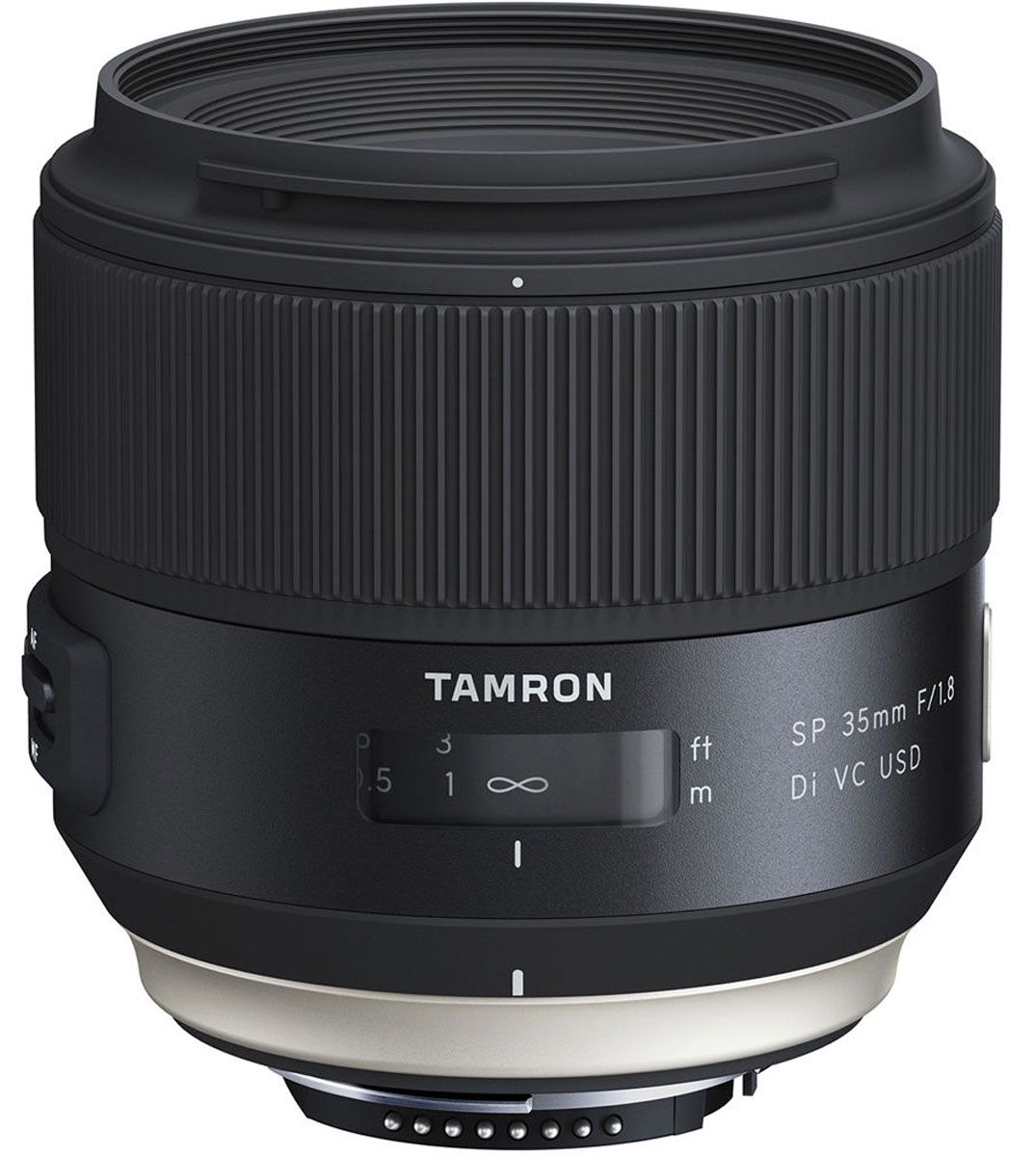 Tamron SP 35mm F/1.8 DI VC USD, Black объектив для NikonF012N Tamron SP 35mm F/1.8 DI VC USD, Black объектив для NikonF012NШирокоугольный объектив Tamron SP 35 мм, способный разрешать мультимегапиксельные матрицы (до 50 Мпикс) современных цифровых фотоаппаратов. Для большей свободы при съемке механизм стабилизации изображения VC был тесно интегрирован с оптической и электронной конструкцией объектива. При разработке большое внимание было уделено сокращению минимальной дистанции фокусировки. Ключевым элементом дизайнерской концепции стала эргономичность - контуры объективов тщательно выверены, объективы хорошо лежат в руке, и с ними удобно работать. Размер переключателей увеличен, а их ход стал более плавным; особый шрифт повышает читаемость надписей. Объектив подходит как для камер с матрицей APS-C, где его можно использовать как стандартный, и для полнокадровых камер, где его характеристики соответствуют широкоугольному. Из-за неравномерного распределения света на некоторых светосильных объективах возникает эффект виньетирования или затемнения в углах....