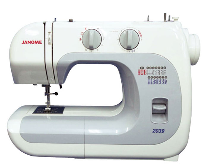 Janome 2039 швейная машина2039 Janome 2039 швейная машина2039Швейная машинка Janome 2039 - удивительная электромеханическая модель, которая способна выполнять порядка 13 швейных операций (краеобметочная строчка, эластичный шов, зигзаг, квадратная петля, полуверный стежок, декоративная отделка и пр.). При помощи этой современной модификации пользователь сможет оперативно вшить молнию в тканое изделие, выполнить узкие подвернутые швы на воротничках и т.д. Для определенной цели следует использовать соответствующий тип лапки, которые поставляются в комплекте с данной машинкой. Японская швейная машина оснащена опцией free arm, что гарантирует максимальное удобство в обработке трубчатых деталей одежды (рукава, штанины), а также мелких тканых аксессуаров. На корпусе машины имеется удобнейшая ручка, облегчающая ее транспортировку. Практичный нитеобрезательный механизм, находящийся на боковой кромке Janome 2039, даст возможность швее обрезать нить за долю секунды по окончании выполнения строчки. Универсальная швейная машина имеет стальную...