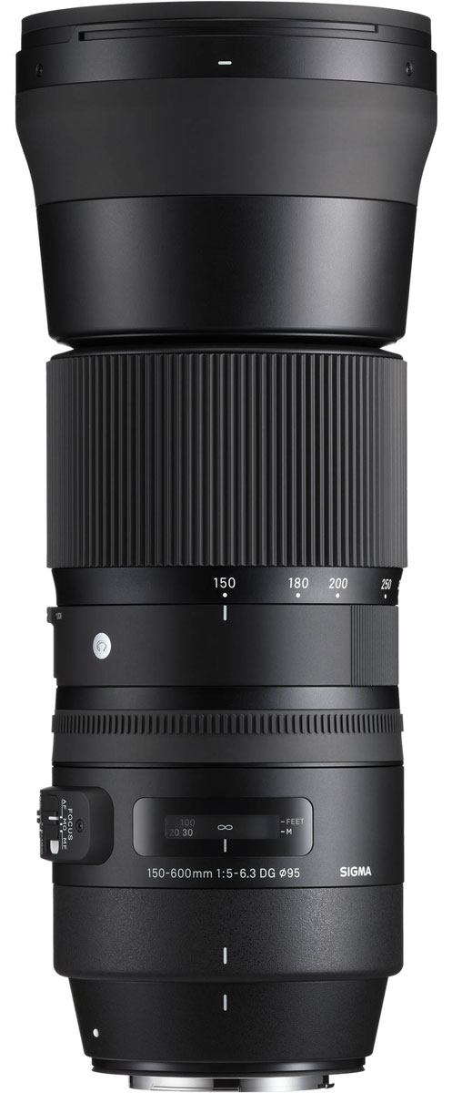 Sigma AF 150-600mm F/5-6.3 DG OS HSM|C, Black объектив для Nikon745955 Sigma AF 150-600mm F/5-6.3 DG OS HSM|C, Black объектив для Nikon745955В своей линейке Sigma AF 150-600mm F5-6.3 DG OS HSM | C является первым гиперзумом. Объектив ориентирован на энтузиастов фотосъемки и отличается более компактным строением в сравнении с объективом SIGMA 150-600mm F5-6.3 DG OS HSM | Sports. Оптическая конструкция объектива включает 20 элементов в 14 группах, в числе которых 1 FLD и 3 SLD стекла. Минимальное значение диафрагмы составляет F22, минимальная дистанция фокусировки – 280 см. Угол обзора в 35 мм эквиваленте лежит в диапазоне 16.4° – 4.1°. Благодаря круглой 9 лепестковой диафрагме объектив создает качественное размытие зон, находящихся вне зоны фокуса. Специальное покрытие тыльной и фронтальной линз отталкивает жир и воду, а улучшенная система стабилизации с включением акселерометра упрощает фотографам работу над съемкой движущихся объектов. Усовершенствованный AF-алгоритм с режимом поддержки ручной доводки и привод Hyper Sonic Motor обеспечивают быстрый и тихий автофокус. ...