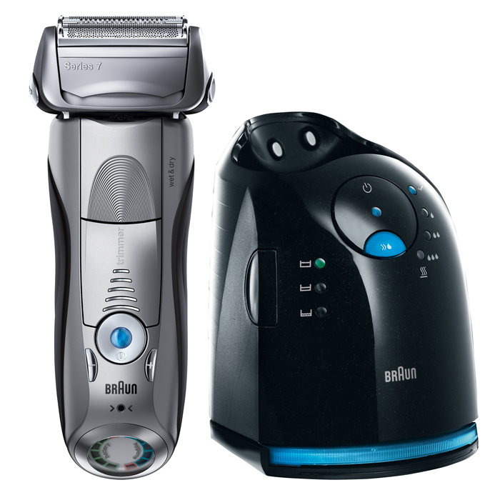 Braun 799cc-7 Wet&Dry, Black электробритва81546449 Braun 799cc-7 Wet&Dry, Black электробритва81546449Braun 799cc-7 Wet&Dry является самой технологически усовершенствованной бритвой от Braun. Её революционная технология Sonic автоматически адаптирует её мощность к густоте щетины на Вашем лице и посылает 10 000 микровибраций с каждым прикосновением - для более тщательного и комфортного бритья. Кроме того, Серия 7 сочетает в себе безупречное немецкое исполнение и всемирно известный дизайн. ActiveLift - единственный в мире запатентованный триммер, совершающий 130 движений в секунду, который приподнимает и срезает прилегающие к коже волоски. Наши многолетние исследования показали, что больше всего мужчинам необходимо тщательное чистое бритьё – даже в труднодоступных местах, таких как шея, где волоски чаще всего близко прилегают к коже. Благодаря своей ассиметричной форме триммер специально создан для того, чтобы захватывать непослушные волоски на любом проблемном участке. OptiFoil является самой продвинутой бреющей сеткой от Braun. Её уникальная...