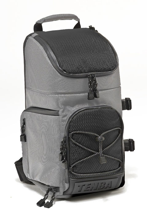 Tenba Shootout Sling Medium, Silver Black рюкзак для фотооборудованияT-B3032A Tenba Shootout Sling Medium, Silver Black рюкзак для фотооборудованияT-B3032AВместительный рюкзак Tenba Shootout Sling Medium с эксклюзивным дизайном защитит Ваше оборудование от неблагоприятных внешних условий, а благодаря небольшому весу, он будет хорошим помощником в путешествиях. Вмещает в себя 1-2 камеры, 3-4 объектива, вспышку и аксессуары; камеру с установленным телеобъективом до 300 мм, также предусмотрена возможность крепления штатива или монопода. Место для дополнительного объектива Ручка для переноски Плечевой ремень Дождевик