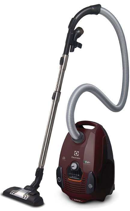 Electrolux SilentPerformer ZSPALLFLR, Dark Bordeaux пылесосZSPALLFLR Electrolux SilentPerformer ZSPALLFLR, Dark Bordeaux пылесосZSPALLFLRЗанимайтесь уборкой без шума. Electrolux SilentPerformer создавался с расчетом на тишину. Двигатель, прошедший оптимизацию с целью понижения шума, особая конструкция контейнера для пыли и новая тихая насадка DustPro обеспечивают уменьшение шума при уборке без ущерба для производительности прибора. 360° Motion Technology: позволит дотянуться до дальних уголков. Небольшие предметы, делающие наш дом уютнее, также усложняют уборку. Поэтому Electrolux SilentPerformer оснащен небольшими вращающимися колесами, которые идеально решают проблему уборки вокруг различных предметов и позволяют охватить участки, которые в противном случае было бы непросто убрать. Multi Room System: уборка без труда и за один раз: Убирайтесь за один раз, не прерываясь на то, чтобы вынуть вилку из одной розетки и вставить в другую при переходе из комнаты в комнату. Electrolux SilentPerformer обеспечит увеличенный охват в 12 метров: этого достаточно, чтобы позаботиться о...
