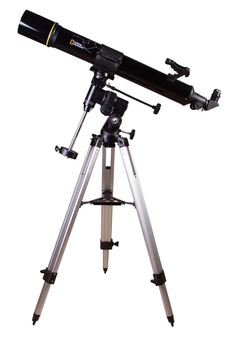 Bresser National Geographic 90/900 EQ телескоп9070000 Bresser National Geographic 90/900 EQ телескоп9070000Телескоп Bresser National Geographic 90/900 EQ – прекрасный инструмент для начинающего и опытного астронома. Он собирает достаточно света для изучения тусклых объектов дальнего космоса и дает увеличение до 675 крат. Его оптические возможности в полной мере раскрываются при изучении лунной поверхности, в наблюдениях за звездными скоплениями и туманностями, при исследованиях планет Солнечной системы. Bresser рекомендует этот телескоп для загородных наблюдений: в отсутствии городских огней и света Луны телескоп Bresser National Geographic 90/900 EQ подарит вам поистине поразительную картину космоса. Длиннофокусный рефрактор-ахромат: Телескоп Bresser National Geographic 90/900 EQ снабжен ахроматическим объективом, который держит стабильную и четкую картинку даже на максимальном увеличении. При изучении двойных звезд, туманностей или кратеров Луны важны контрастность и глубина деталей – ахроматический объектив в полной мере отвечает этим требованиям....