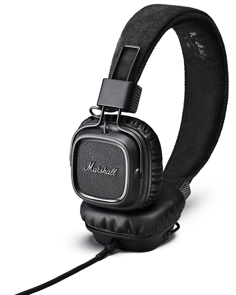 Marshall Major II, Pitch Black наушники7340055311144 Marshall Major II, Pitch Black наушники7340055311144Встречайте Marshall Major II - второе поколение легендарных наушников! Более глубокие басы, четкие высокие частоты, низкий уровень искажений и улучшенная эргономика - разработчики Marshall постарались на славу. Важная особенность данной модели - полностью отсоединяемый кабель, который можно подключать как с левой стороны, так и с правой. Шнур оснащен микрофоном и пультом управления, что позволяет вам всегда оставаться на связи. На каждой чаше находится разъем 3,5 мм, к которому можно подключить динамики или другие наушники. Делитесь своей музыкой в любом месте и в любое время. Ставший классикой дизайн Major теперь приобрел округлые формы и более прочное виниловое покрытие. В остальном Marshall остался верен себе: логотип на чашках наушников, металлические детали золотого цвета и характерная складная конструкция.