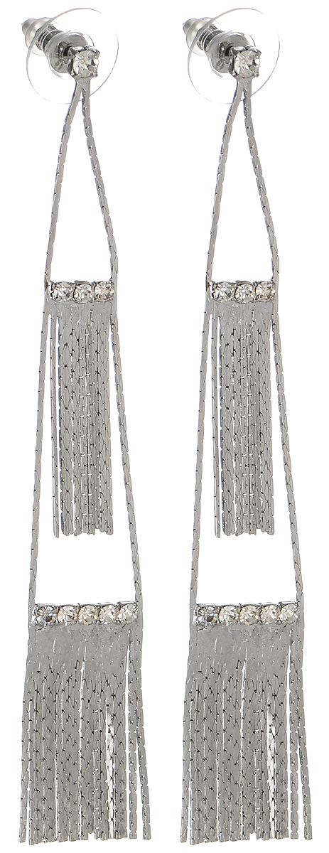 Серьги Fashion House, цвет: серебряный. FH26243FH26243 Серьги Fashion House, цвет: серебряный. FH26243FH26243Элегантные серьги Fashion House, выполненные из металлического сплава, с легкостью завершат ваш образ. Серьги дополнены оригинальными подвесками с бахромой, которые инкрустированы стразами. В качестве основы украшения использован замок-гвоздик с заглушками. Серьги Fashion House придадут вашему образу изюминку, подчеркнут красоту и изящество вечернего платья или преобразят повседневный наряд.