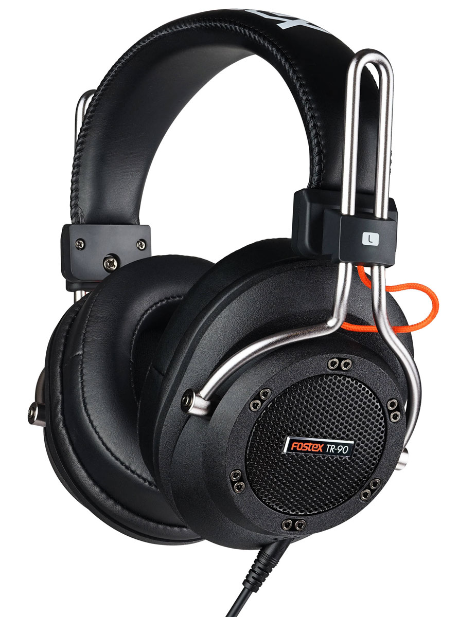 Fostex TR-90 (80 Ом) наушники4995090306322 Fostex TR-90 (80 Ом) наушники4995090306322Fostex TR-90 - это усовершенствованные профессиональные динамические наушники из новой линейки. Модель имеет полуоткрытое акустическое оформление и обеспечивает звучание студийного уровня. TR-90 поставляется с двумя видами съёмных кабелей (витой и прямой), а также с двумя наборами амбушюр: стандартной толщины и утолщёнными. Конструкция наушников обеспечивает максимальный комфорт.