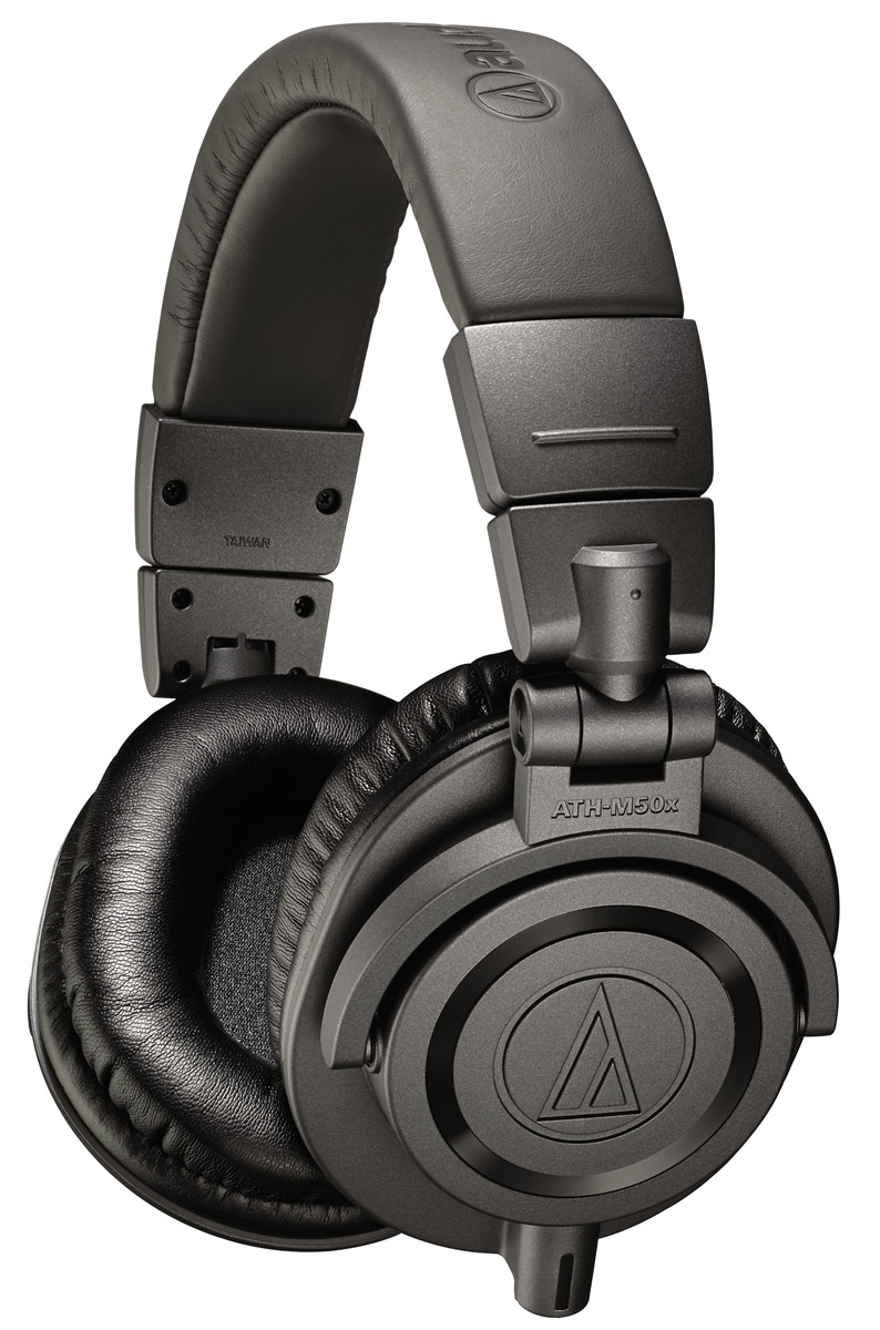 Audio-Technica ATH-M50XMG Limited Edition, Metal Grey наушники15118392 Audio-Technica ATH-M50XMG Limited Edition, Metal Grey наушники15118392Audio-Technica ATH-M50X - это обновленная версия самой популярной модели M-серии. Наушники M50, по сути, живая легенда, год за годом собирающая хвалебные отзывы и награды как от профессионалов, так и от простых слушателей. Модель была разработана компанией Audio-Technica специально для профессионального мониторинга и микширования в студиях звукозаписи, но полюбилась и меломанам. ATH-M50X сохраняет прославленное звучание предшественницы, но имеет более комфортные амбушюры и комплект съемных кабелей на все случаи жизни. Наушники Audio-Technica ATH-M50X - это оптимальный вариант как для работы в студии, так и для наслаждения любимой музыкой в дороге.
