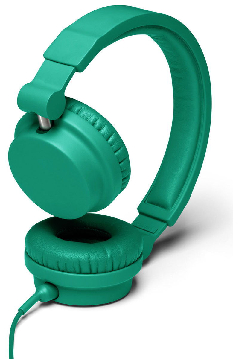 Urbanears Zinken, Mint наушники15117258 Urbanears Zinken, Mint наушники15117258Urbanears Zinken - это экстраординарные наушники для диджеев. Их полноразмерные амбушюры изолируют вас от посторонних шумов, позволяя ясно воспринимать глубокие басы и чёткий саунд на средних и высоких частотах. Zinken имеют подключаемый кабель с двумя разными коннекторами и два соответствующих им разъёма, что позволяет делиться музыкой с друзьями, не снимая наушников - достаточно просто подключить ещё один провод. Комфорт - это ключевое свойство данной модели, которое особенно важно во время долгих DJ-сессий: Zinken оснащены поворотными чашками и подстраиваемым оголовьем. С другой стороны, при повседневном использовании особенно пригодятся удобный микрофон и пульт управления звонками. Полностью съёмный кабель имеет на концах два коннектора: штекер 6,3 мм для DJ-сессий и классический мини-джек 3,5 мм для использования с плеерами. С Urbanears Zinken можно подключаться к чему угодно. ZoundPlug - это разъём, позволяющий поделиться вашей музыкой с другом. Просто подключите...