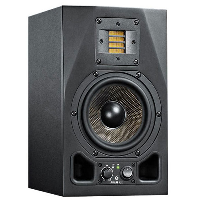 ADAM A5X, Black мониторная акустика (1 шт.)MCI45991 ADAM A5X, Black мониторная акустика (1 шт.)MCI45991ADAM A5X - новая версия мониторов А5. Тем не менее, даже после нескольких минут прослушивания не остается никаких сомнений, что А5Х — это более, чем модификация старой модели. Как и во всех других моделях серии АХ, в этом мониторе используется эксклюзивный твиттер X-ART. Только одни технические характеристики твиттеров, изготовленных по этой технологии, показывают: это лучшее, что могут продемонстрировать высокочастотные излучатели на сегодняшний день. Многочисленные прослушивания и тесты это подтвердили. В данной модели имеется диафрагма, которая сделана из твёрдого и лёгкого углеродного волокна Rohacell, разработанного для предотвращения нежелательного резонанса и воспроизведения максимально динамичного звука. Технология StereoLink- представляет собой пару дополнительных RCA разъемов с которых снимается дополнительный стерео сигнал. Он проходит на прямую, то есть управлять уровнем сигнала в паре студийных мониторов можно поворачивая...