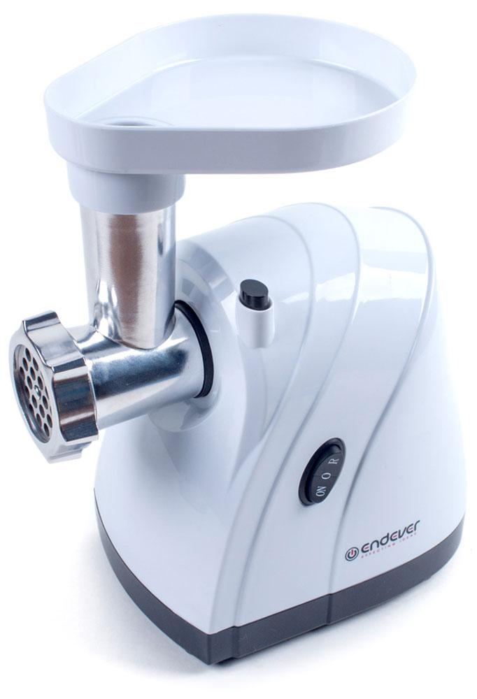 Endever Sigma-36 мясорубкаSigma-36 Endever Sigma-36 мясорубкаSigma-36Электрическая мясорубка Endever Sigma-36 перерабатывает до 2,2 кг продукта в минуту. Острый нож из высококачественной кованой стали быстро и эффективно справится практически с любым мясом и измельчит любые другие продукты. Мясорубка оснащена большим приемным раструбом. Высококачественные металлические детали не позволяют продуктам окисляться в процессе переработки, а также гарантируют надежность и долговечность устройства. Мясорубка Endever Sigma-36 имеет функцию защиты двигателя от перегрузок и перегрева: при наматывании жил на шнек, работа двигателя затрудняется, мясорубка перестает работать и автоматически отключается. Для этого случая предусмотрена функция реверса. Используя её, можно, не разбирая устройство, прокрутить шнек в обратную сторону и легко освободить его от продукта. Благодаря прорезиненным ножкам, устройство надежно фиксируется на поверхности, что обеспечивает ему дополнительную устойчивость и безопасность в процессе работы. В...