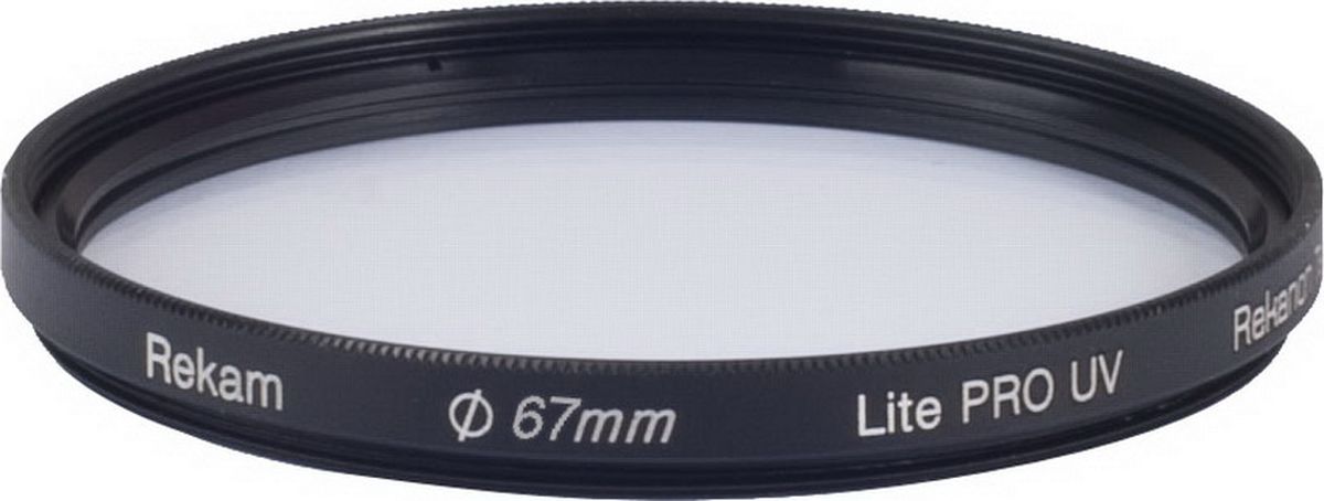 Rekam Lite Pro UV 67-2LC ультрафиолетовый фильтр, 67 мм1601002317 Rekam Lite Pro UV 67-2LC ультрафиолетовый фильтр, 67 мм1601002317Ультрафиолетовый фильтр Rekam Lite Pro UV 67-2LC с многослойным просветлением предназначен для защиты от ультрафиолетовых лучей. Он повышает контрастность снимков, а также защищает объектив от физических повреждений, пыли, капель и отпечатков пальцев. Светофильтры Rekam - это надежный и удобный инструмент для работы профессиональных фотографов. С их помощью можно создавать фотоматериалы, которые невозможно получить обработкой на компьютере. Оптическое стекло фильтра покрыто специальным двухслойным составом, который снижает потери света при отражении от поверхности фильтра. На оправу фильтра нанесено специальное черное антибликовое покрытие. Водоотталкивающее покрытие