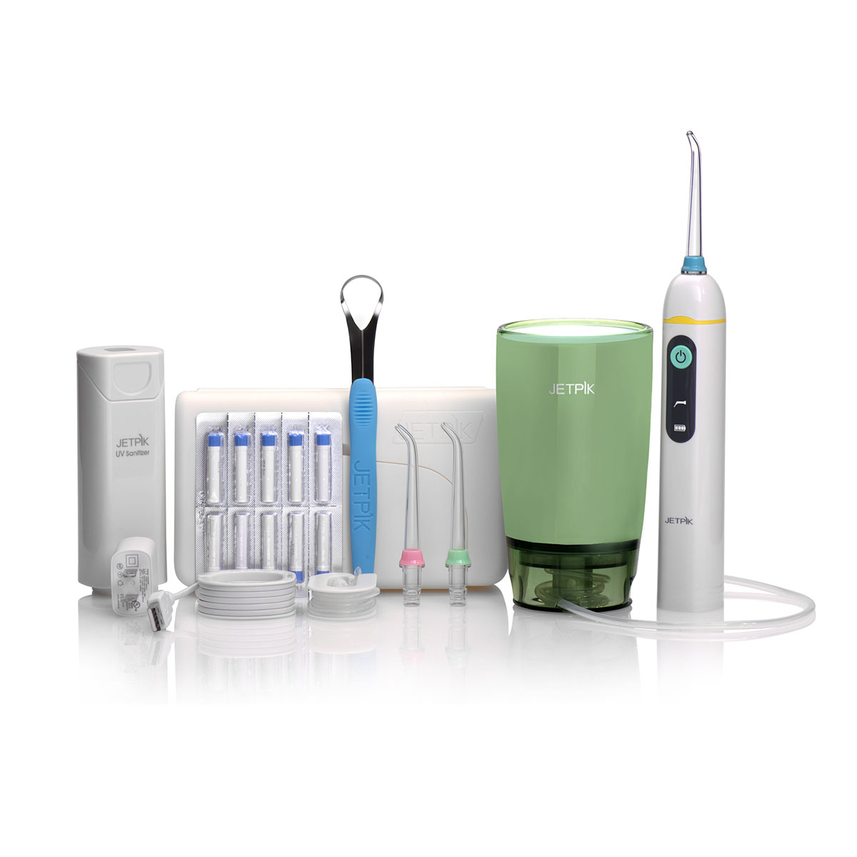 Ирригатор полости рта Jetpik JP50-UltraJA05-104-02 Ирригатор полости рта Jetpik JP50-UltraJA05-104-02Сочетает в себе очищающее действие зубной нити (смарт-флосса), воды и воздуха. Легкий в использовании, очень эффективный и экономит время. Здоровые десны и чистые зубы уже через 7 дней. Клинически доказано, что удаляет до 99% зубного налета Инновационная комбинация давления воды и пульсирующей флосс- системы (20-25 колебания в сек) удаляет остатки пищи глубже и быстрее, между зубами и ниже линии десен, в труднодоступных местах вокруг брекетов, между зубными имплантатами и коронками. Пульсирующая под давлением воды смарт флосс- система создает дополнительную силу трения. Лабораторно доказано что JETPIK на 240% более эффективно удаляет зубной налет и биопленку, чем обычные водные ирригаторы. Эффективный, безопасный и простой в использовании. Идеально подходит для тех, кто с имплантатами, коронками, брекет-системами, мостовидными протезами, пародонтальными карманами. Портативный и компактный - по размерам не больше электрической зубной щетки, благодаря встроенной литиевой батарее заряжается как мобильный телефон через базовое зарядное устройство или USB разъем. Как жидкость для ирригации можно использовать не только воду, но и лечебные растворы. Удобный специальный стакан JETPIK или любая емкость подойдет как резервуар, благодаря портативной силиконовой клипсе JETPIK, которая идет в комплекте с набором. Уникальное дезинфицирующее средство, чтобы уничтожить бактерии на зубной щетке и насадках (UV санитайзер). Мощность 200-550 кПа.