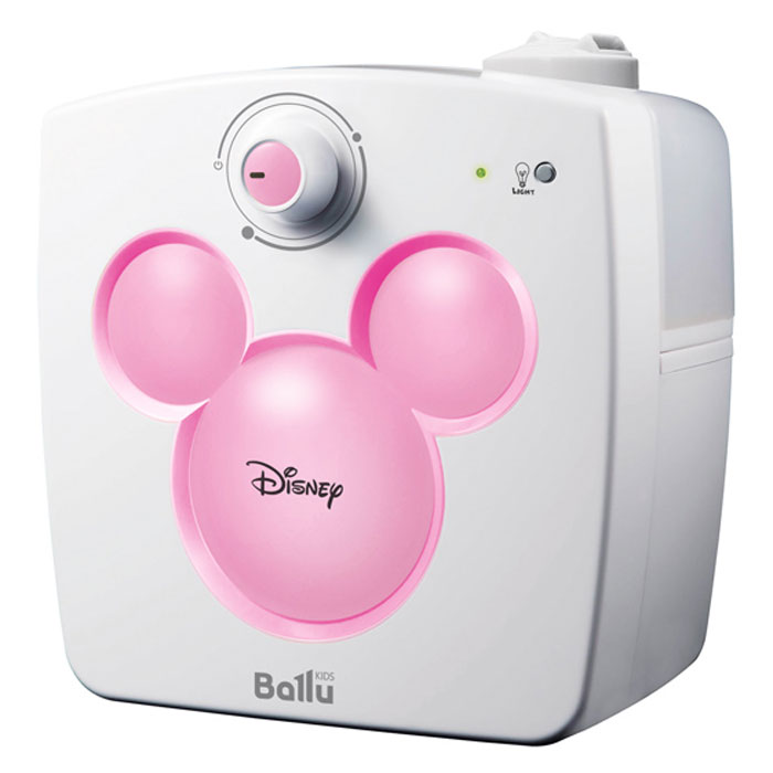 Ballu UHB-240 Disney, Pink ультразвуковой увлажнитель воздухаНС-1054834 Ballu UHB-240 Disney, Pink ультразвуковой увлажнитель воздухаНС-1054834Увлажнитель воздуха Ballu UHB-240 Disney предназначен для поддержания комфортного уровня влажности в детской комнате.В отопительный период влажность воздуха в помещениях существенно ниже нормы (40-60%). Сухой воздух способствует распространению вирусных заболеваний, приводит к повышению утомляемости, сушит слизистые и может стать причиной рези в глазах и головной боли.Специально для детей разработана уникальная серия увлажнителей Ballu Kids, включающая в себя приборы с образами популярных героев анимационных фильмов.Совместно с художниками и дизайнерами Disney была создана модель Ballu UHB-240, которая сочетает в себе функцию увлажнителя и светильника - ночника.В приборе предусмотрена возможность регулировки скорости увлажнения, а поворотный 2-х струйный распылитель позволит направить поток воздуха в нужную сторону. Прибор автоматически остановит работу при минимальном уровне воды, а прорезиненные ножки исключат его скольжение по любым поверхностям.Встроенный светильник - ночник поможет создать в детской комнате комфортные условия для спокойного сна.Поворотный 2-х струйный распылительИндикация режима работыПротивоскользящие ножки
