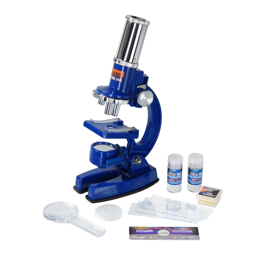 Eastcolight Micro-science MP-600, Blue микроскоп11339 Eastcolight Micro-science MP-600, Blue микроскоп11339Eastcolight Micro-science MP-600 - отличный подарок для ребёнка, желающего погрузиться в увлекательный мир микробиологии. Микроскоп из пластика располагает осветителем с двойным действием – когда он повёрнут зеркалом вверх, освещение происходит путём солнечного света. Один поворот, и вот у вас уже освещение от лампы, встроенной в другую сторону осветителя (батарейки в комплект не входят). Это может быть полезно при пасмурной погоде или при отсутствии достаточного освещения в комнате. В комплекте к микроскопу идёт одно предметное стекло с уже заранее подготовленным препаратом, и целых 12 предметных стёкол для приготовления своих микропрепаратов, с чистыми стикерами для маркировки. Прямо как в настоящей лаборатории!