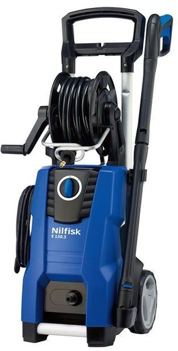 Бытовая моечная машина Nilfisk E 130.3-9 X-TRA128470502 Бытовая моечная машина Nilfisk E 130.3-9 X-TRA128470502Мойка бытового назначения Nilfisk-ALTO E 130.3-9 X-TRA. Большим спросом, данная модель , пользуется у категории людей, которые постоянно или посезонно проживают за городом, так как Nilfisk-ALTO E 130.3-9 X-TRA предназначена для очистки поверхностей фасадов строения, например частного дома, прилегающих дорожек, автомобиля или очистки хозяйственного инвентаря у техники. Nilfisk-ALTO E 130.3-9 X-TRA. Мойка с индукционным электродвигателем, который спокойно примет на себя повышенные нагрузки при работе. В данной серии применена латунная помпа, в отличии аналогов других производителей, а так же металлические плунжера, которые при низких температурах не приведут к трещинам и прочим поломкам привода мойки. Данная модель имеет аксиально-поршневой привод, о чем свидетельствуют компактность и малый размер помпы, все эти плюсы заложены в качестве и в производительности. Аппарат не тяжелый и при возможности специальных кронштейнов можно не только поставить оборудование на хранение, но и с...