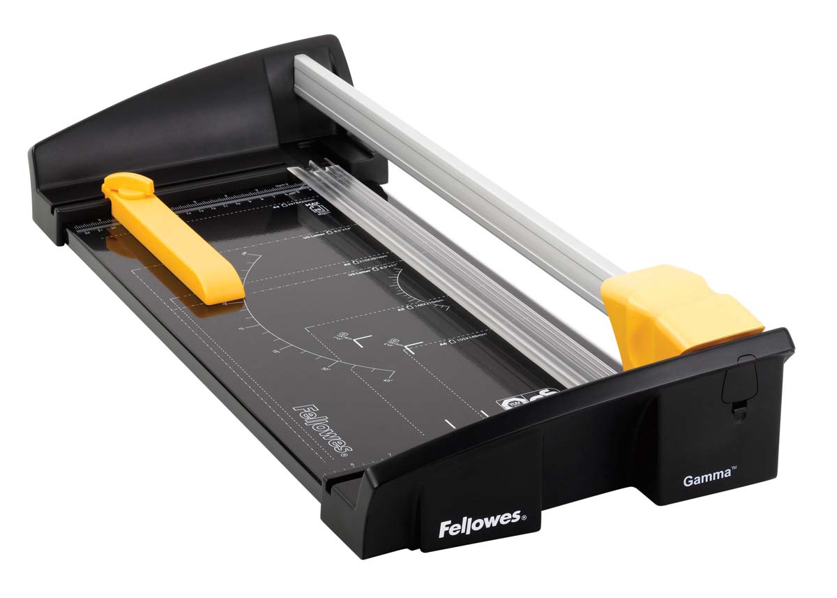 Fellowes Gamma A3 резак дисковыйFS-54374 Fellowes Gamma A3 резак дисковыйFS-54374Резак дисковый SafeCut™ Gamma A3 идеален для частого использования в офисе. Длина реза 455мм, стопа 2мм (20 листов 80гр/м2). Надежное стальное SafeCut™ Лезвие с увеличенным жизненным циклом безопасно для пользователя. Авто-зажим бумаги, для более точного реза. Фиксируемый крепеж края бумаги для работы с большими тиражами. Прочное металлическое основание на нескользящих ножках. Специальный механизм фиксирует режущий картридж на конечной позиции, что облегчает процесс транспортировки. .