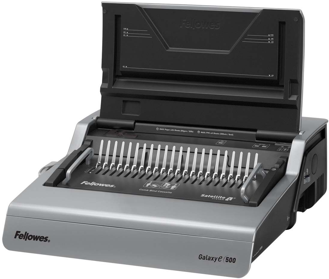 Fellowes Galaxy-E переплетчикFS-56221 Fellowes Galaxy-E переплетчикFS-56221Galaxy-E 500 – высокотехнологичный электрический переплетчик на пластиковую пружину. Предназначен для интенсивного использования в большом офисе. Основные характеристики: Кол-во сшиваемых листов: 500 шт. Кол-во пробиваемых листов: 25 шт. Диапазон диаметра пружины: 6-51 мм. Гарантия: 2 года. Брошюровщик оснащен технологиями, которые ускорят и упростят переплет документов: Мощный электропривод для пробития отверстий: Брошюровка будет проходить быстрее и не потребует никаких усилий при перфорации Satellit system: Cъемный блок для сшивания. Система позволяет двум пользователям перфорировать и сшивать одновременно. Автоматические створки лотка для отходов: При переполнении лотка для отходов створка лотка автоматически открывается, что сигнализирует о необходимости его опустошения. Отключаемые пуансоны: Возможность создавать брошюры различных форматов. Эргономичное расположение зубцов: В переплетчиках на пластиковую пружину зубцы располагаются под углом 15?, что облегчает работу...