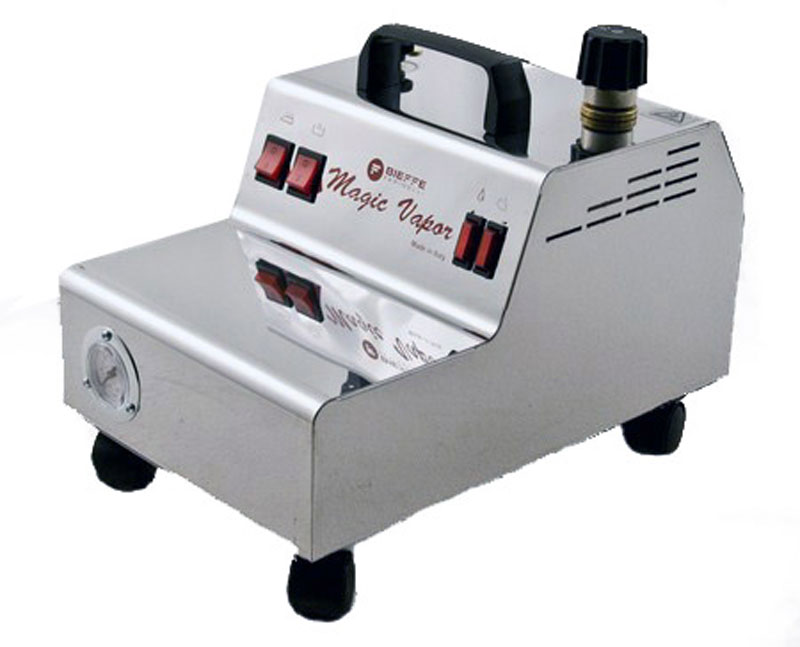 Bieffe Magic Vapor пароочистительBF005BE Bieffe Magic Vapor пароочистительBF005BEПарогенератор Bieffe Magic Vapor предназначен для глажки на гладильной доске, вертикального отпаривания одежды и экологически чистой уборки различных поверхностей. В комплект поставки входят утюг и разнообразные аксессуары для уборки с помощью горячего пара различных поверхностей. Специальный разъём позволяет быстро производить смену насадок в зависимости от типа задачи. Надежный стальной корпус, покрытый белой эмалью. На лицевой части корпуса установлен манометр для контроля давления пара. Пробковая ручка утюга позволяет работать длительное время, не скользя в руке. Для удобства перемещения на парогенераторе имеются колёсики. Отличное качество парогенератора подтверждено временем. Работать с Magic Vapor несложно и эффективно. Оборудование не требует особого ухода за счет надежных и крепких деталей. Небольшой, но мощный пароочиститель, который станет вам отличным помощником в любом деле, связанном с уборкой небольших помещений: квартир, частных домов,...