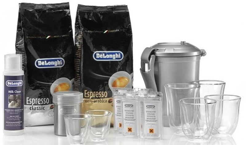 DeLonghi DeLuxe Pack набор аксессуаров для кофемашины5513291231 DeLonghi DeLuxe Pack набор аксессуаров для кофемашины5513291231Набор аксессуаров для кофе DeLuxe - солидный подарок ценителю кофе. В комплекте две килограммовые упаковки кофе в зернах сортов Классик и 100% арабика, герметичный вакуумный контейнер для сохранения свежести кофе, дозатор, средство для чистки капучинатора, средство для декальцинации, 3 пары чашек: для экспрессо, для капучино и для латте макиато.