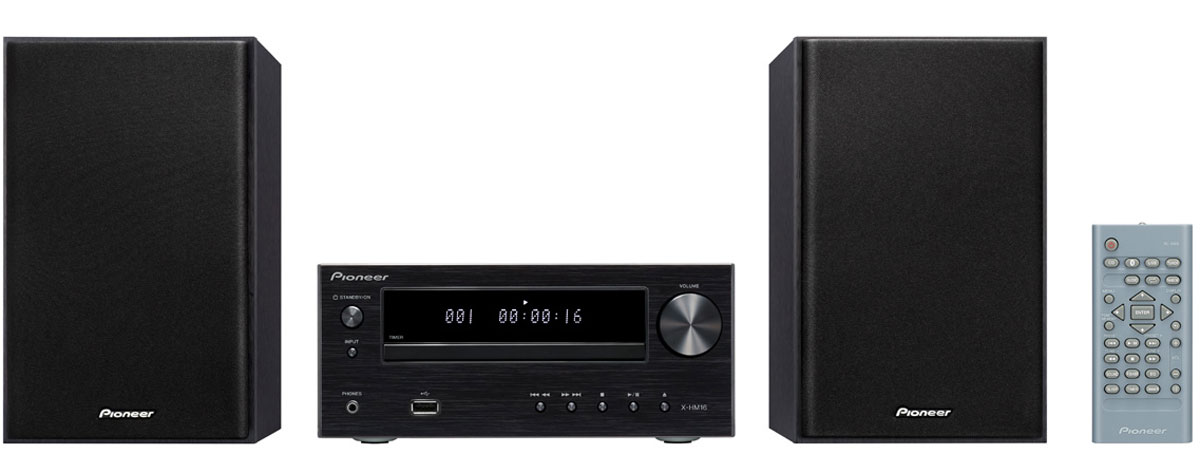 Pioneer X-HM16-B музыкальный центрX-HM16-B Pioneer X-HM16-B музыкальный центрX-HM16-BPioneer X-HM16-B выделяется на фоне обычных микросистем. Благодаря своему матово-алюминиевому внешнему виду, большому дисплею и металлическим элементам управления она по-настоящему выглядит как модель класса HiFi – лишь существенно меньше и компактнее. Это подчеркивается как двухполосными колонками, так и высокой для этого класса выходной мощностью 15 Ватт на канал. Регуляторы звучания, дополнительный эквалайзер с четырьмя предустановленными режимами и подключаемой функцией P.Bass делают систему поистине универсальной: новости в диалоговом режиме звучат ясно и без дребезжания, ночной режим позволяет поздним вечером наслаждаться музыкой, не беспокоя соседей, а днем для динамического звучания можно выбрать режимы flat или active“. Помимо прослушивания CD и FM-радио, модель H-HM 16 также воспроизводит MP3-файлы с USB-флешек, а кому повезет пользоваться этой системой в своей спальне, тому она может помочь по утрам просыпаться с помощью функции таймера.