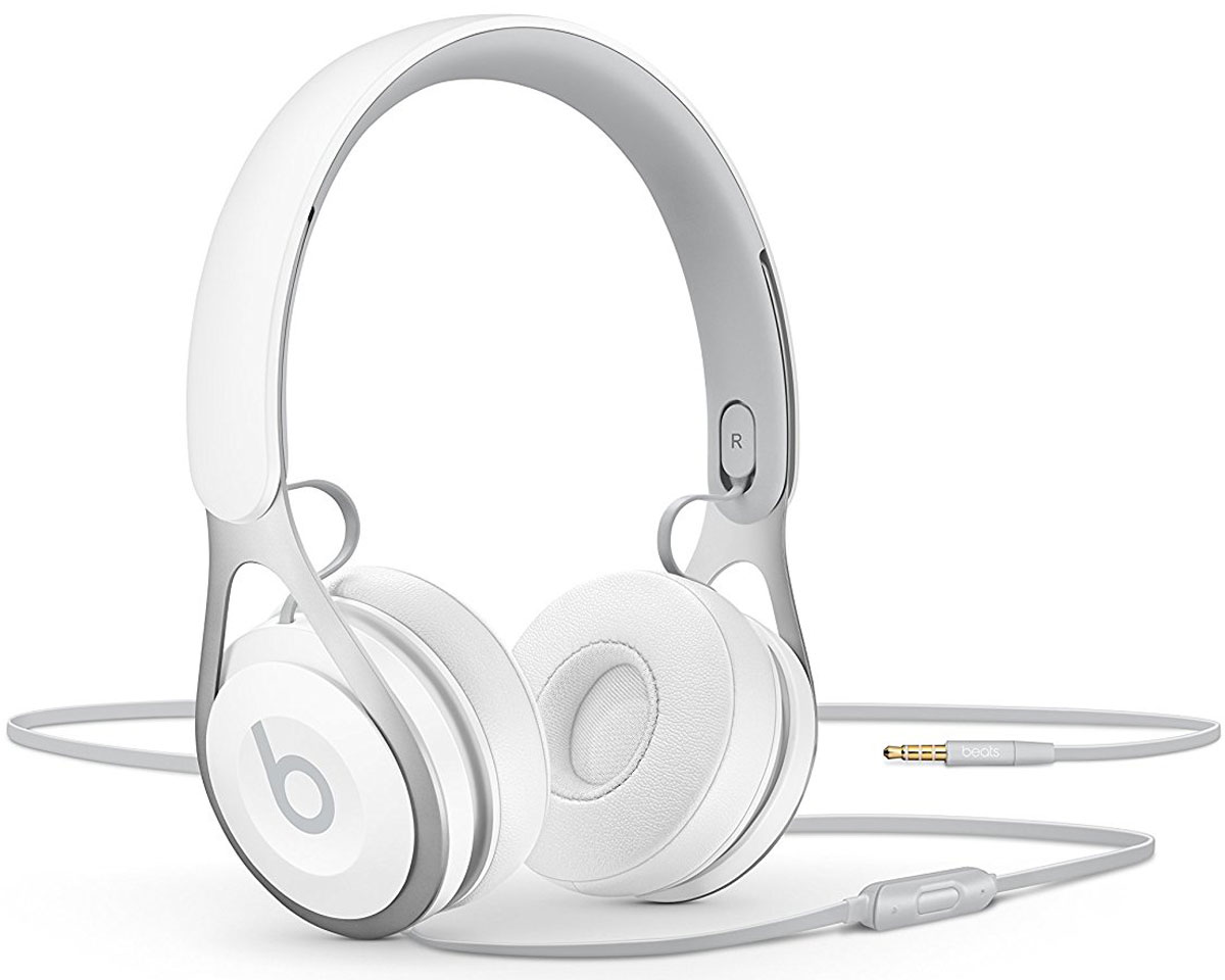 Beats EP, White наушникиML9A2ZE/A Beats EP, White наушникиML9A2ZE/AНакладные наушники Beats EP обеспечивают великолепно сбалансированный звук. Время воспроизведения не ограничено аккумуляторами, а тонкая прочная конструкция усилена лёгкой нержавеющей сталью. Beats EP - это идеальное знакомство с Beats для всех, кто любит музыку и ищет богатое динамичное звучание. Накладные наушники Beats EP обеспечивают великолепно сбалансированный звук - такой, каким он был задуман. Акустическая система точно настроена для чистого, сбалансированного звучания в широком диапазоне. Наушники Beats EP прочные, лёгкие и удобные. Тонкая прочная конструкция усилена лёгкой нержавеющей сталью и вертикальными слайдерами, положение которых можно настроить для удобной посадки. Созданы для повседневного использования. Beats EP созданы, чтобы сопровождать вас повсюду. Никаких аккумуляторов - время воспроизведения не ограничено, а фиксированный кабель с защитой от запутывания позволяет сосредоточить всё внимание на музыке. Надевайте -...