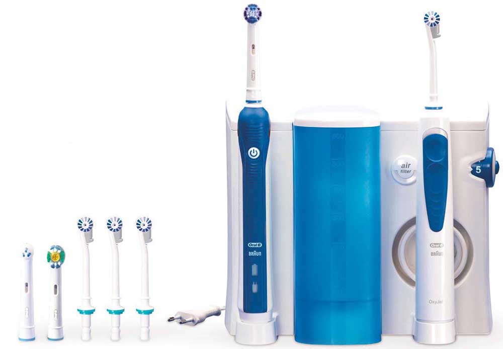 Зубной центр Oral-B Professional Care Oxyjet+30004210201377818 Зубной центр Oral-B Professional Care Oxyjet+30004210201377818Профессиональное оборудование для чистки полости рта у вас в ванной! Зубной центр Oral-B – это ирригатор Oral-B OxyJet + электрическая зубная щетка Oral-B Professional Care 3000, а также набор насадок в комплекте. Ирригатор – это гидромассажер для очищения полости рта струей воды, который позволяет качественно удалять остатки пищи из межзубного пространства, а также бережно массировать дёсны и слизистую полости рта. Зачастую труднодоступные участки и межзубное пространство, составляющие большую часть полости рта, остаются плохо очищенными. Это влечёт за собой не только появление неприятного запаха изо рта, изменения цвета эмали, но и более серьезные проблемы. Применение для гигиенты полости рта ирригатора Oral-B Professional Care OxyJet помогает максимально эффективно проводить профилактику возможных проблем. Монопоток – прямой направленный поток для чистки межзубных пространств и брекет-систем. Турбопоток охватывает больший участок и мягко...