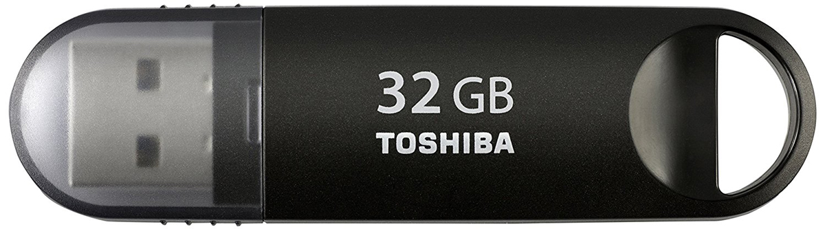 Toshiba U361 32GB, Black флеш-накопительTHN-U361K0320M4 Toshiba U361 32GB, Black флеш-накопительTHN-U361K0320M4Toshiba U361 USB 3.0 - компактный и быстрый USB-накопитель. Перемещайте видео- и другие объемные файлы с данными с помощью высокоскоростного флэш-устройства компании Toshiba с интерфейсом USB 3.0. Этот накопитель новой серии позволяет переносить данные в два раза быстрее, чем при использовании интерфейса USB 2.0. В основу дизайна флэш-накопителя с интерфейсом USB 3.0 положена концепция самого популярного USB- накопителя компании Toshiba. Теперь вы можете наслаждаться высокой производительностью в сочетании с любимым дизайном.