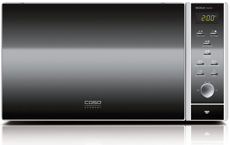 CASO MCDG 25 Master 4 in 1, Black Silver микроволновая печьMCDG 25 Master 4 in 1 CASO MCDG 25 Master 4 in 1, Black Silver микроволновая печьMCDG 25 Master 4 in 1Микроволновая печь CASO MCDG 25 Master 4 in 1 работает в режиме гриля и оснащена конвекцией с 10 уровнями мощности (110-200°C). Таким образом, приготовление блюд происходит максимально равномерно, с сохранением полезных свойств продуктов. Есть возможность комбинировать режимы – печь имеет три комбинации режимов СВЧ и гриля и четыре комбинации СВЧ и конвекции. Данная модель имеет 9 предустановленных автоматических программ приготовления и размораживания. Уровень мощности микроволнового излучения можно регулировать – предусмотрены 10 уровней при максимальной мощности 900 Вт. Печь имеет электронную панель управления, состоящую из кнопочных и поворотного переключателей, и цифровой дисплей. Дверца модели – навесная и открывается при помощи кнопки. Внутренняя камера имеет покрытие из нержавеющей стали – прочного, гигиеничного, устойчивого к повреждениям материала. Среди прочих особенностей следует отметить наличие подсветки, таймера...